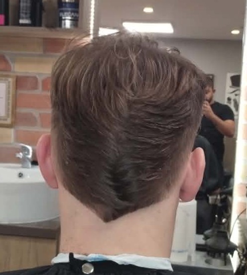 Szakáll formázás precíz vonalakkal — Royal Cuts